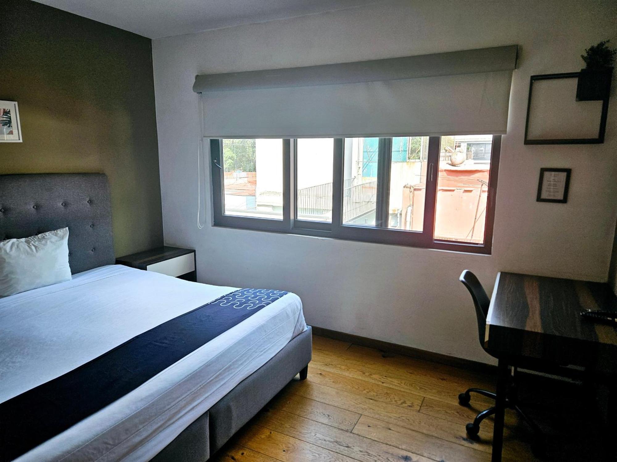 Singular Socrates Hotel 3*